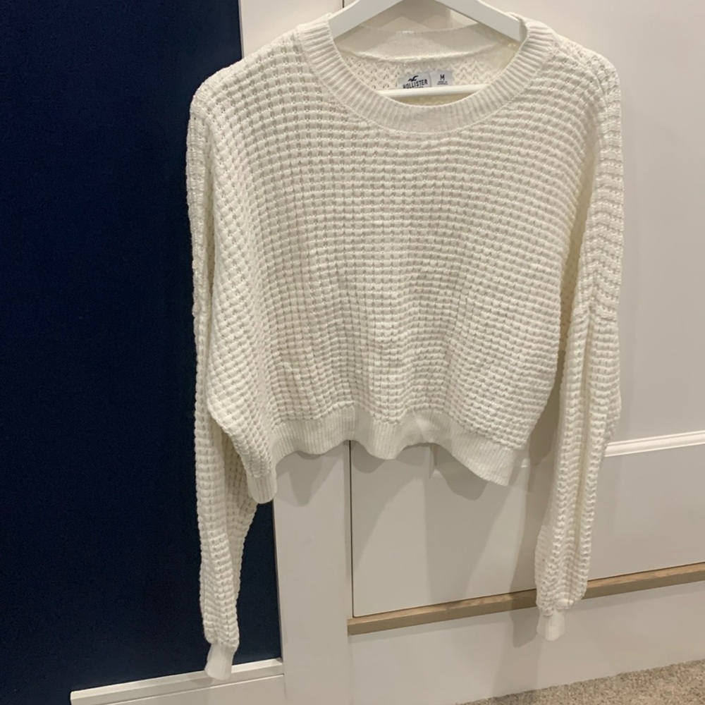 Women’s Hollister size M cropped knitted sweater